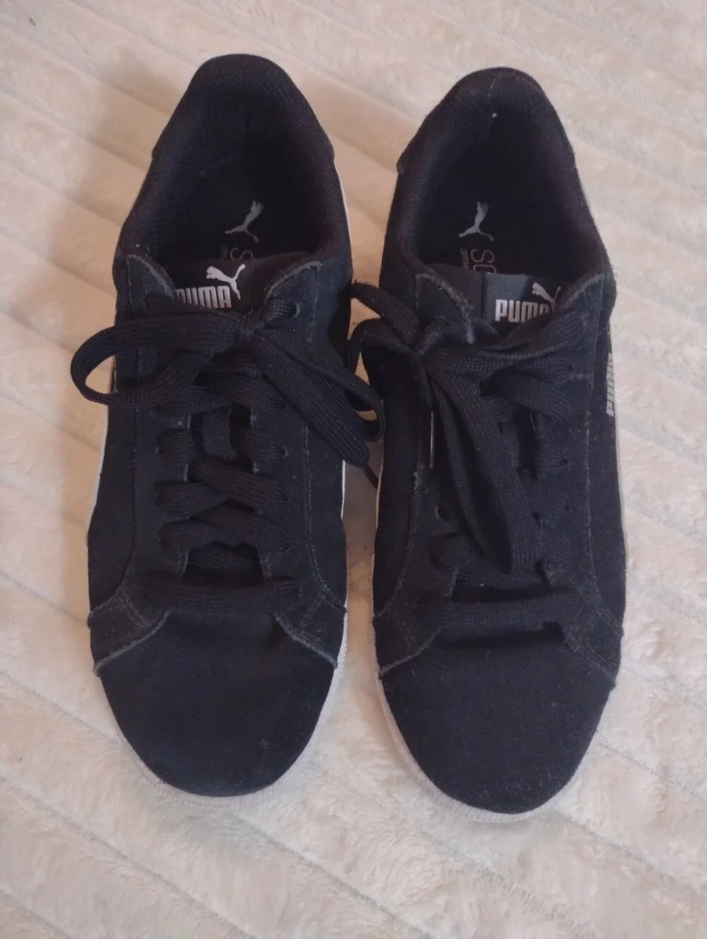 Puma Suede Sneakers Womens 8 Black White SoftFoam Comfort Low Athletic Shoe